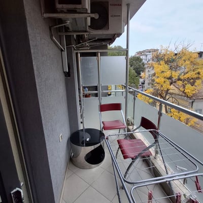 Location d’un appartement élégant de 3 pièces, 95 m², centre-ville, Varna, Bulgarie
